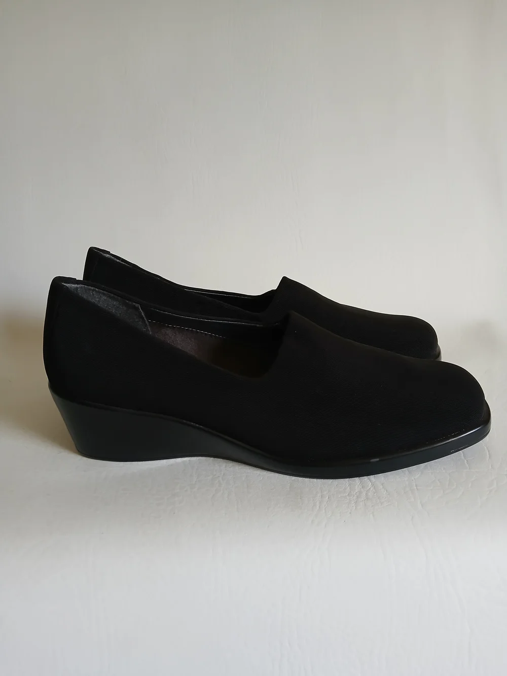 AEROSOLES Black Slip-On Wedge Loafers Microfabric Sz8M
